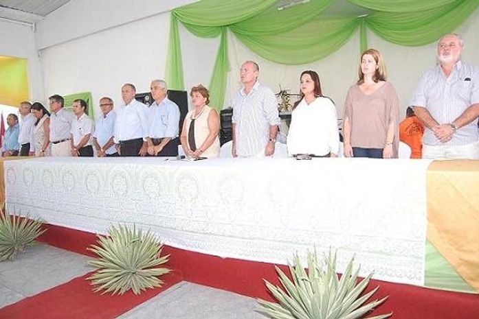 Autoridades durante aula inaugural do Campus do Sertão da Ufal.