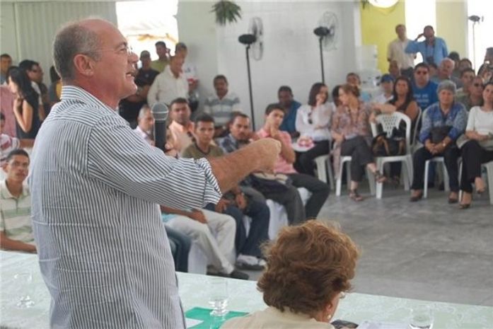 Renan falando aos estudantes de Delmiro na aula inaugural da Ufal