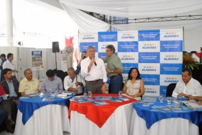 Vilela garante parceria privada para construção da nova Adutora do Agreste