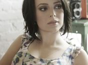 Cantora Sandy dá amostra de como estará em seu 1º trabalho solo