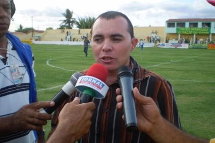 Laelson Lima está mantido no comando técnico do Santa Rita