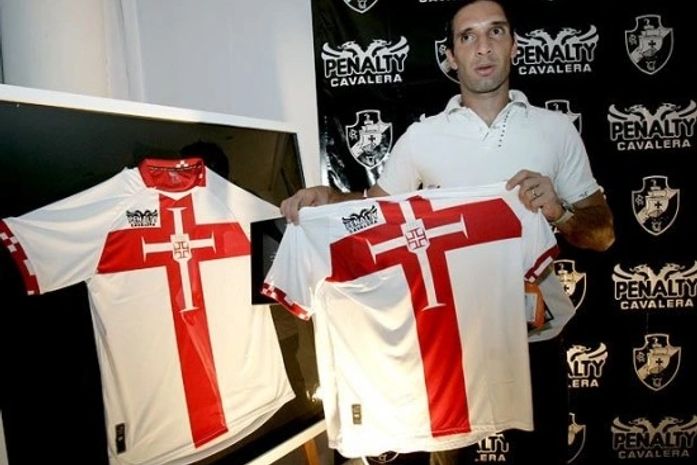 Vasco apresenta terceiro uniforme para 2010