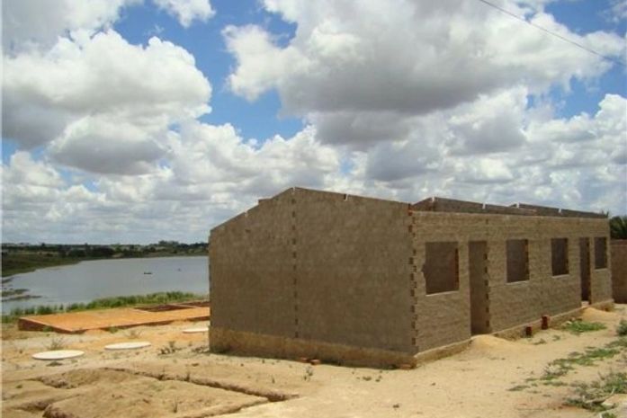 Casas populares no povoado de Pé Leve