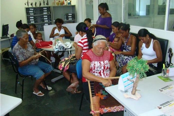 Artesãs de Coruripe realizam cadastro para receberem a Carteira do Artesão