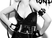 De "diabinha", Christina Aguilera posa para capa de single
