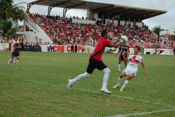 VÍDEO:Corinthians vence, CRB sai do G-4 e demite o técnico