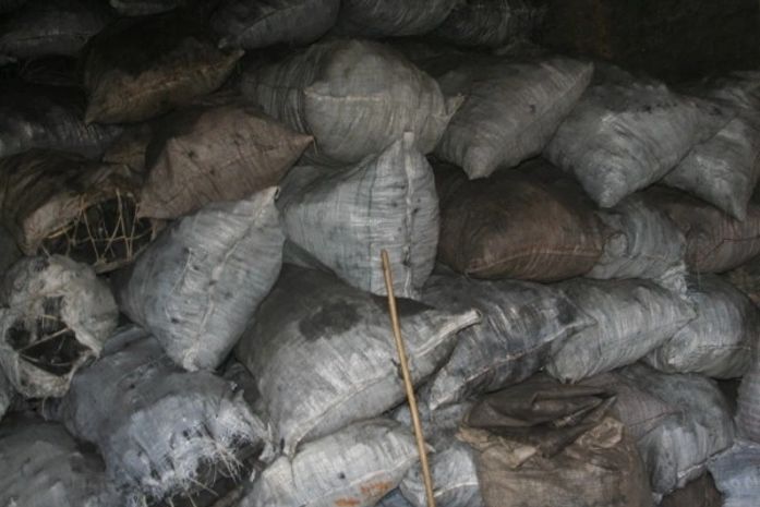 Batalhão Ambiental apreende carvão ilegal no centro de Penedo
