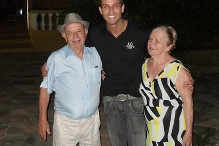 Eliéser viaja para Ribeirão Preto e conhece família de Cacau