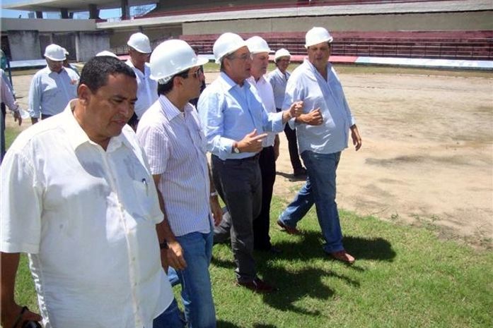 Governador visita obras do Rei Pelé e garante recursos necessários para conclusão