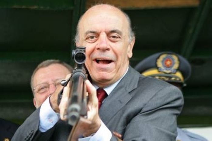 Datafolha: Serra abre 9 pontos sobre Dilma e se isola na frente