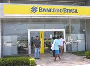 Assaltante invade agência bancária e rouba clientes no Jaraguá