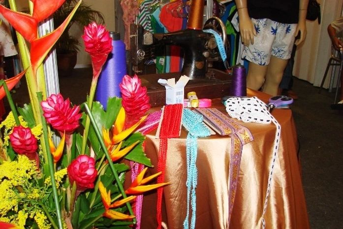Flores trocpicais e moda marcam exposição de Murici