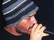 Rapper é encontrado morto a tiros em rua de Niterói (RJ)