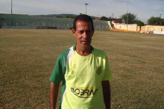 Coca anuncia que não será mais o técnico do Ipanema