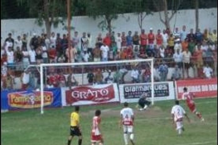 CRB vence fora de casa e entra temporariamente no G-4