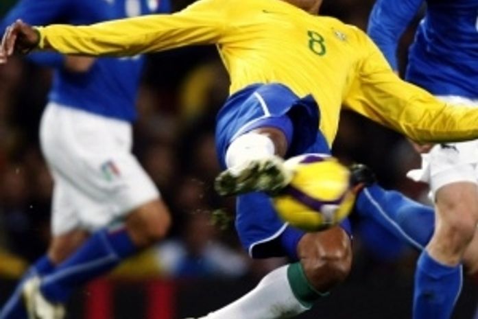 Gilberto Silva se diz chateado por ser mais valorizado fora do Brasil