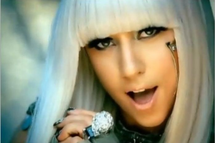 Lady Gaga dorme com perólas para não se sentir sozinha