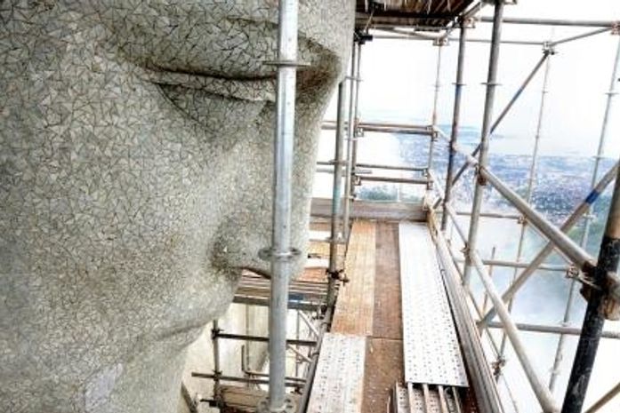 Cristo Redentor, castigado por raios, passa por ampla reforma
