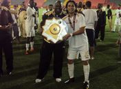 Time do alagoano Netinho recebe premiação pelo acesso à 1ª Divisão do futebol Qatari.‏