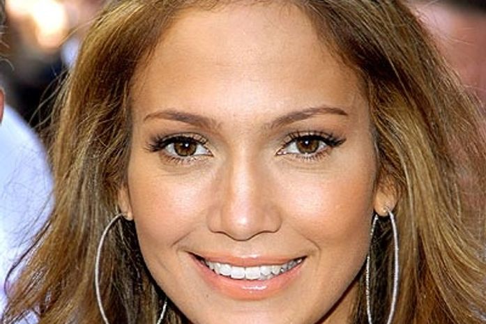 JLo agradece fãs brasileiros, mas escorrega no português