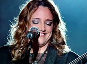Selo de Ana Carolina lança disco de artista italiana