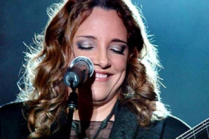 Selo de Ana Carolina lança disco de artista italiana