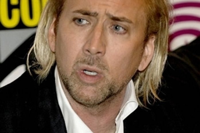 Loiro: Nicolas Cage aparece com madeixas tingidas