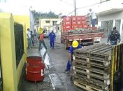 Carga ficou espalhada por toda rua 