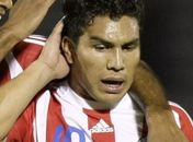 Técnico paraguaio contraria médicos e não descarta Cabañas na Copa