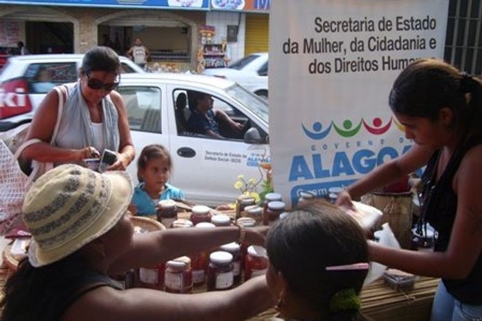 Índias de Joaquim Gomes produzem e vendem doces da fruta