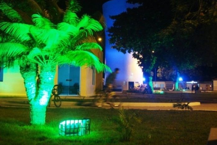 Iluminação dá nova vida à praça pública em Penedo
