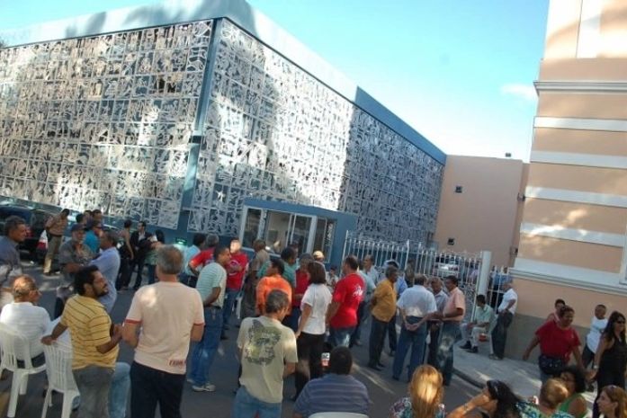Servidores impediram sessão da ALE ontem