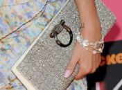 Para carregar: Aposte nas bolsas tipo carteira durinhas e com brilho