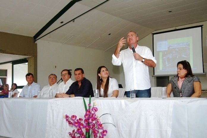 Senador Renan destaca investimentos na área de educação