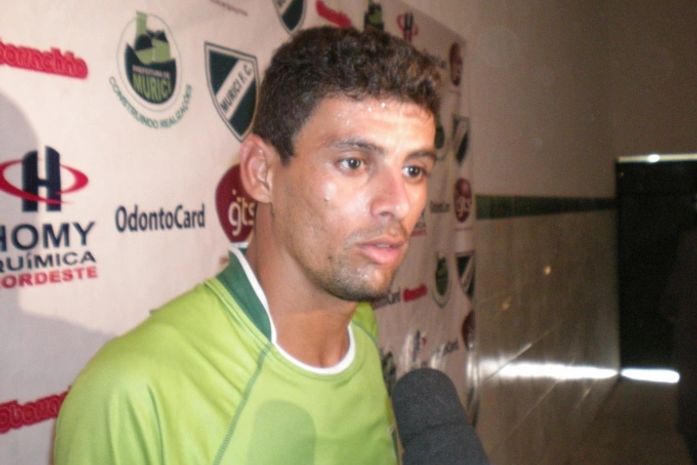 Alexsandro desfalca o Murici