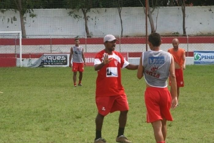 Nílton comandará o Penedense na despedida da 1ª divisão