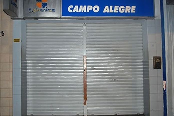 Grupo armado assalta lotérica com cara limpa e leva malote de banco