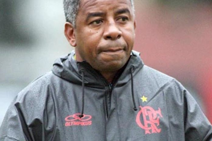 VÍDEO: Técnico Andrade diz que é normal reclamar