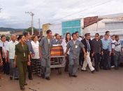 Comoção marca sepultamento de Geraldo Sampaio