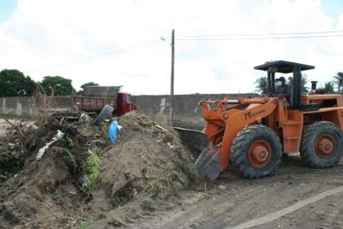 Prefeitura de Arapiraca orienta moradores para não colocar entulhos nas vias‏