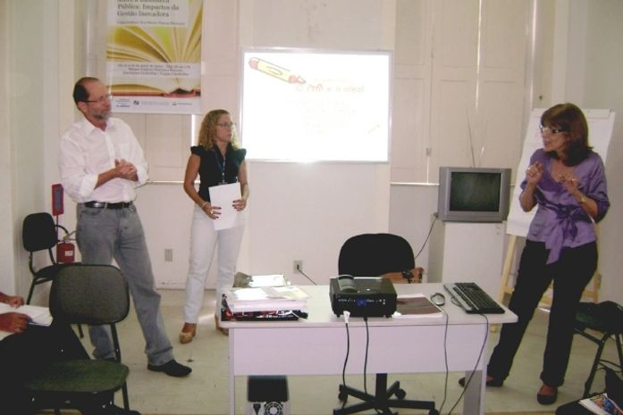 Curso promove discussões sobre a biblioteca