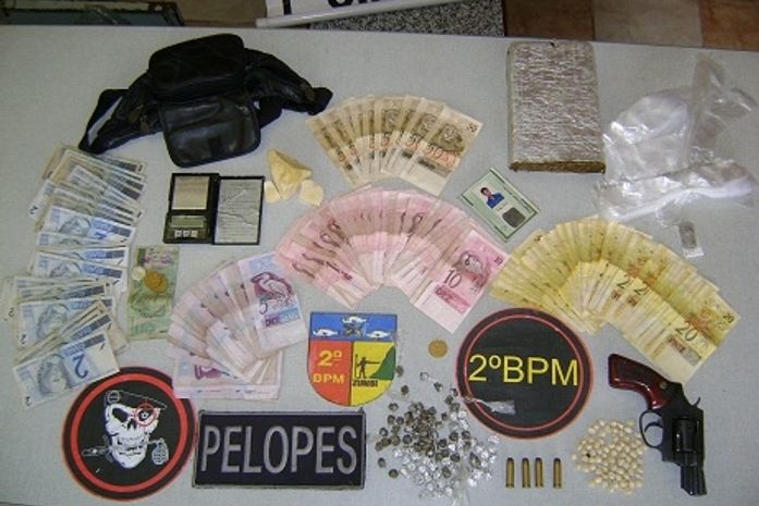 Material apreendido na casa do acusado