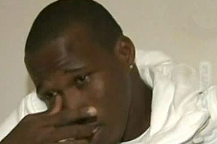 Zagueiro colombiano do Boca chora ao revelar ter sido vítima de racismo em jogo