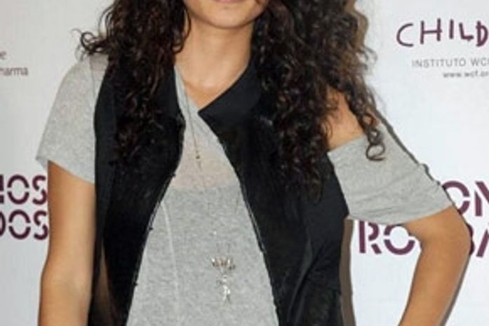 Por causa de Soraya, Nanda Costa vem fazendo sucesso com 'coroas'