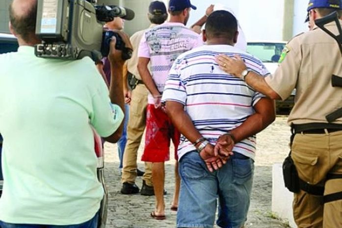 PRF prende trio com carro clonado que foi roubado em Alagoas