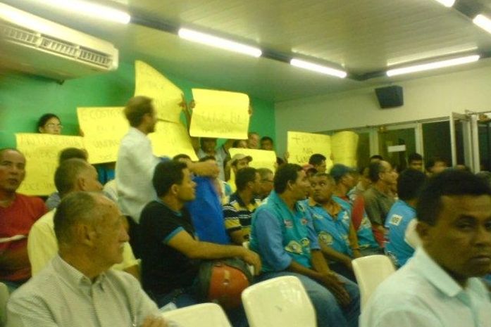 Caos na Uneal: estrutura do prédio está ameaçada e banheiros interditados