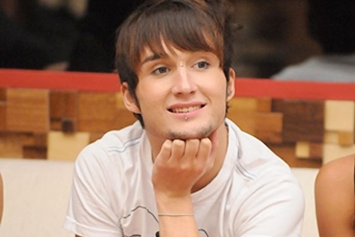 Ex-BBB Serginho escreve primeiro livro e já planeja sequência