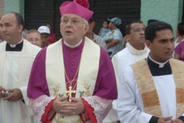 Bispo diz sentir vergonha com acusações de pedofilia em Alagoas; veja carta