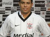 Ronaldo fuma dois maços de cigarro por dia, diz jornal