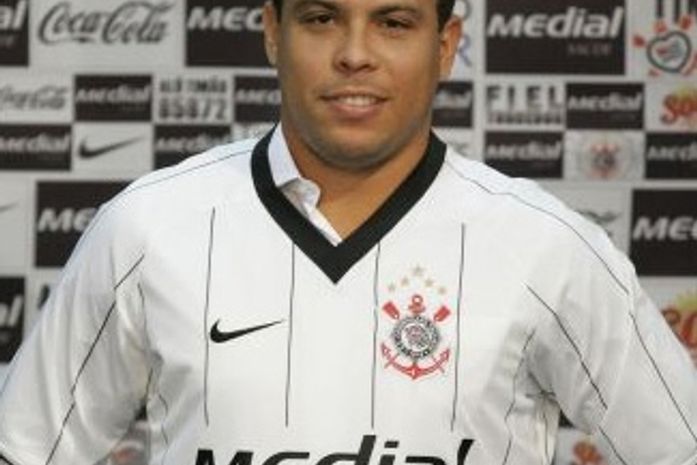 Ronaldo fuma dois maços de cigarro por dia, diz jornal